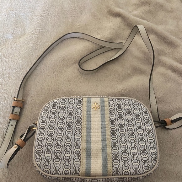 Tory Burch Handbags - Never Used Tory Burch Gemini Link Crossbody